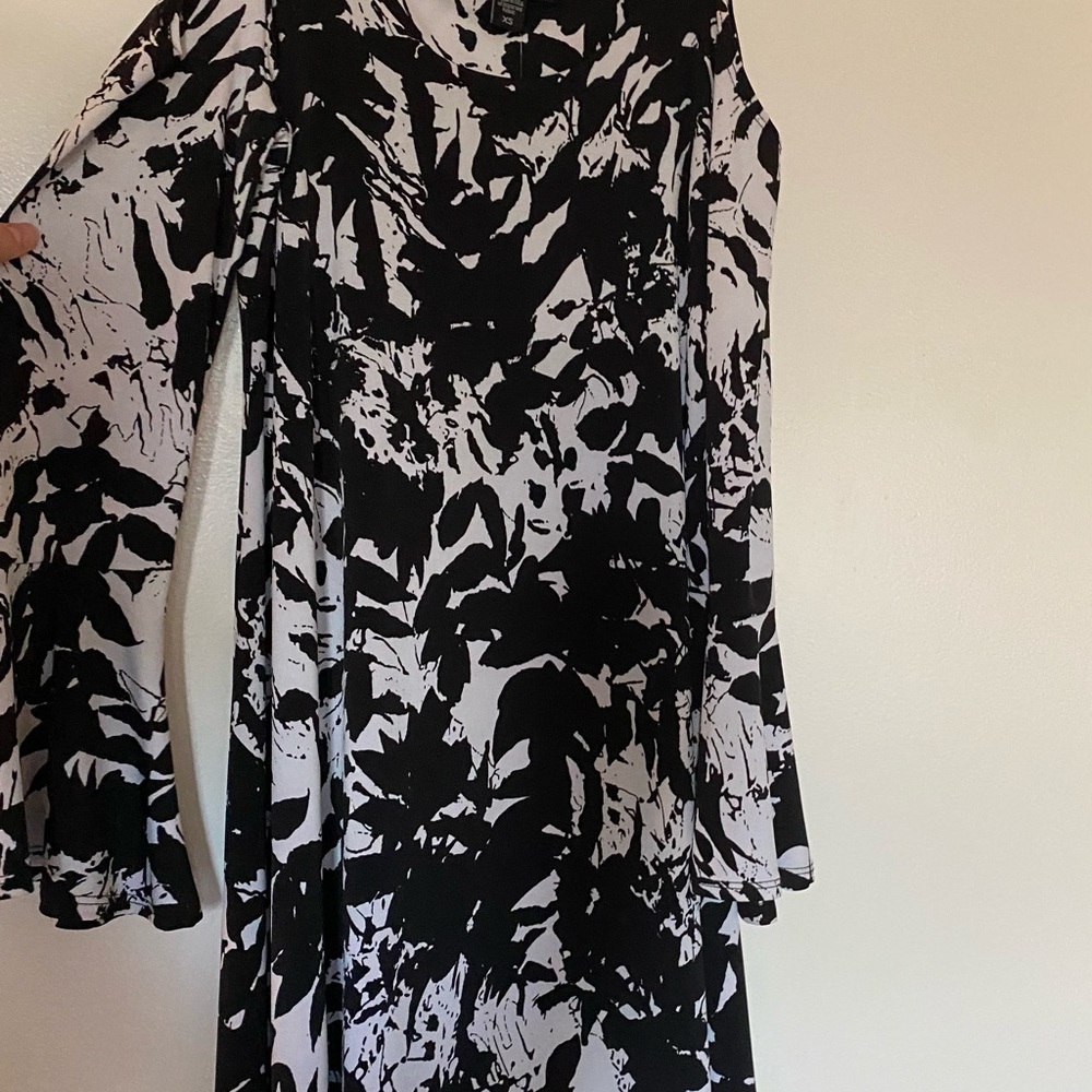 Brand New Karen Kane Off the Shoulder Dress